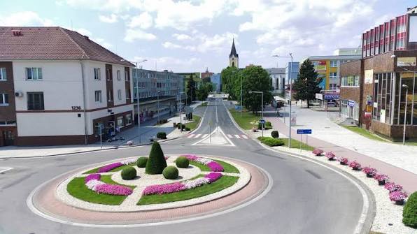 Upravené verejné priestranstvo vo Vranove nad Topľou